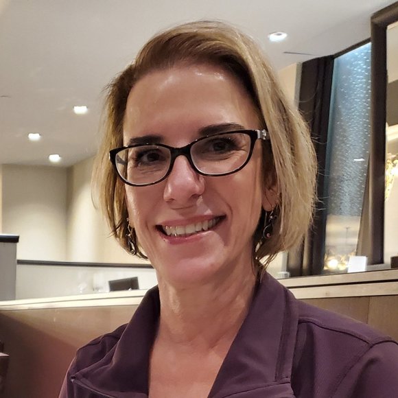 Meet your Posher, Laura - Picture 2 of 3